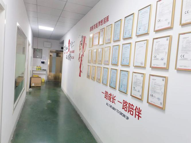 激光标记与电子产品销售的协同发展 武汉和谐天域的商业实践
